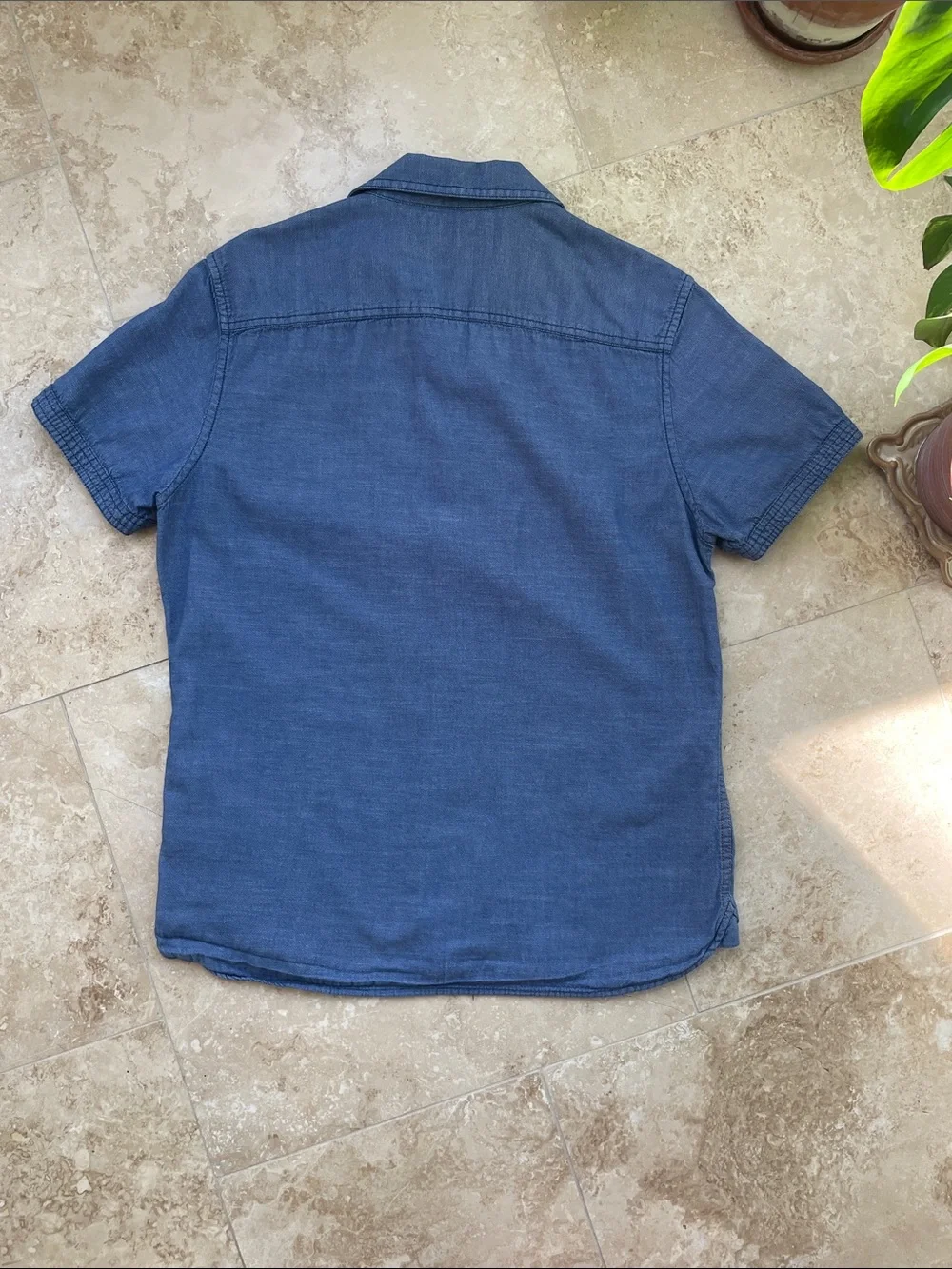 Calvin Klein Jeans Short-Sleeve Indigo Button-Down Shirt - Picture 2 of 4